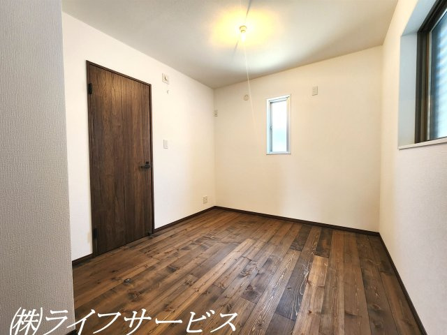 【洋室】 | 西三国４丁目中古戸建 | ３階北側洋室5.3帖