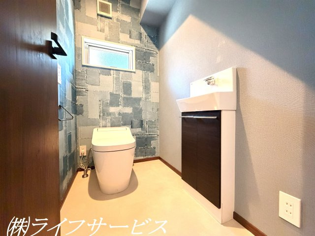 【トイレ】 | 西三国４丁目中古戸建 | １階タンクレストイレ