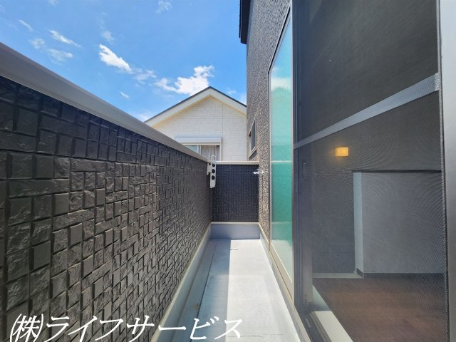 【バルコニー】 | 西三国４丁目中古戸建 | バルコニー／掃除に便利な水栓あり！