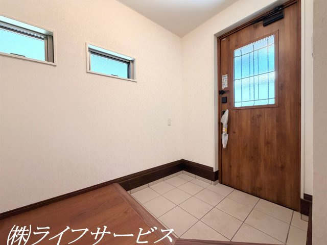【玄関】 | 西三国４丁目中古戸建 | 玄関