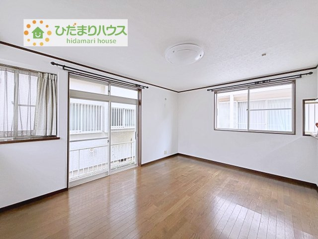 【居間・リビング】 | 取手市戸頭　中古戸建 | 風通しが良いため、夏は風を感じて涼しく過ごせます(^^♪