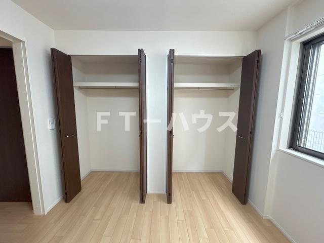 エクレラージュの洋室|北側洋室クローゼット