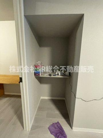 森河内東1丁目中古テラスハウスの収納|デッドスペースになりがちな階段下にも収納がございます！