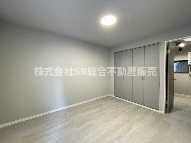 森河内東1丁目中古テラスハウスの洋室|1F　7.0帖。シンプルな造りの洋室です！