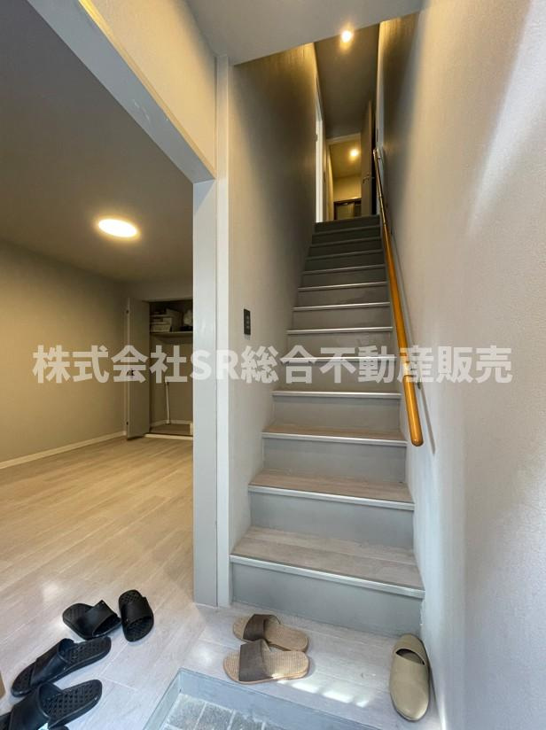 森河内東1丁目中古テラスハウスの玄関|玄関すぐに洋室があり動線が良いです！
