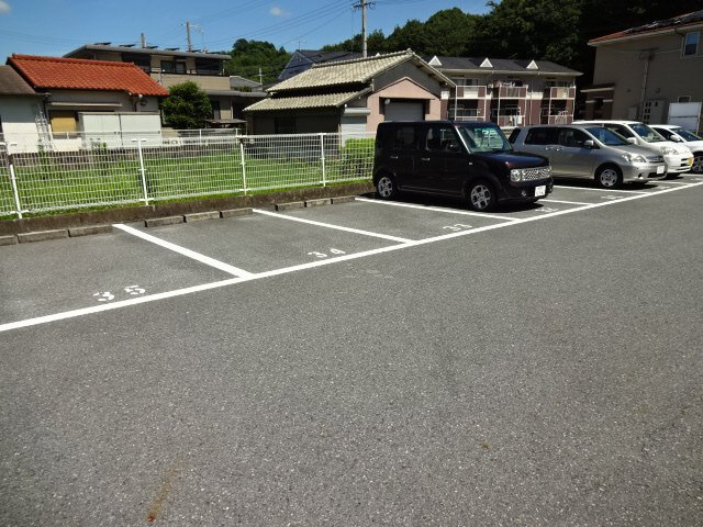 バレルビラの駐車場