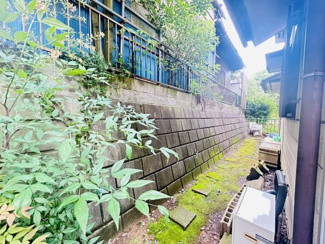 【外観】 | 千葉市緑区越智町　54.6坪×整形地 | 古屋の裏側のお写真になります。