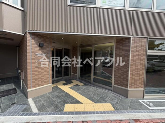 【エントランス】 | ウエストフィールド | 落ち着いたエントランスです