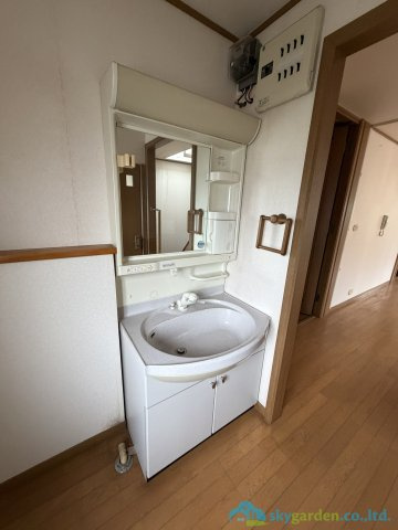 大磯町石神台1丁目　中古戸建の独立洗面台