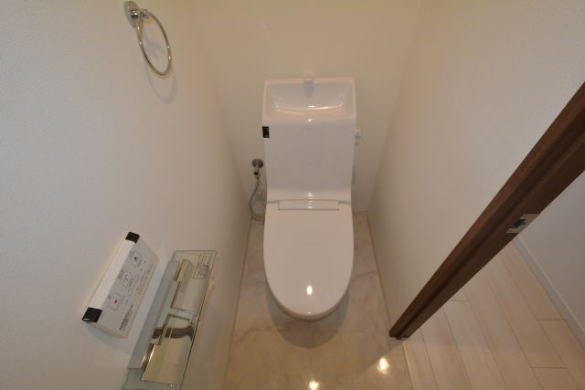 ウォシュレット付きのトイレです♪