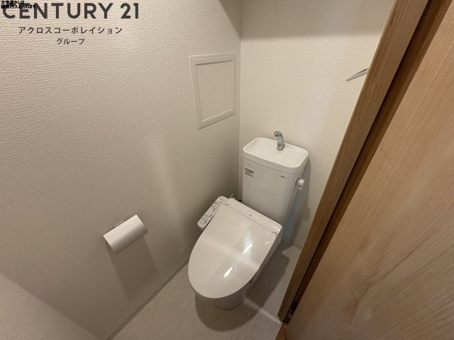 温水洗浄便座付きのトイレです♪