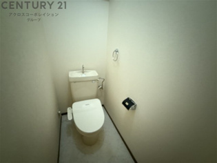 温水洗浄便座付きのトイレです♪