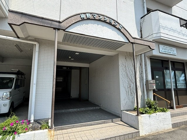 神野マンションⅡのエントランス