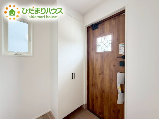 いわき市内郷高坂町大町　新築未入居の玄関|鍵や小物類を置けるスペースが確保できるため、散らかりがちな玄関をすっきりと保てます。
