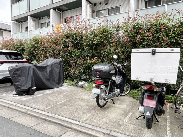 【駐車場】 | B CITY 高田馬場alivie | バイク置き場。空き区画の有無や駐輪料金、サイズおよび排気量規定などについては、改めてお問い合わせください。～即日のご見学可能～　お問合せはお気軽にどうぞ。