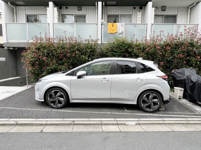 【駐車場】 | B CITY 高田馬場alivie | マンションの駐車場スペース。空きの有無や駐車料金、サイズ規定などについては、改めてお問い合わせください。～即日のご見学可能～　お問合せはお気軽にどうぞ。