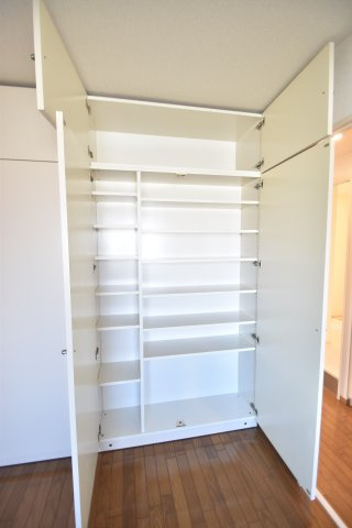 大阪市旭区高殿２丁目の賃貸マンションの収納