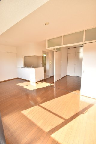 大阪市旭区高殿２丁目の賃貸マンションの居間・リビング