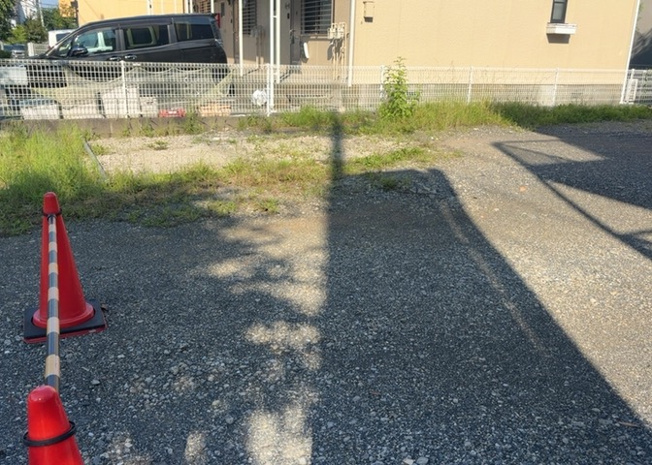 【設備】 | 敷地内には、散水栓や立水栓があります。水道水を直接利用できるため、水を運ぶ手間を省くことが出来ます。大量の水を必要とする洗車作業や清掃などに役立ちます。その他設備とあわせて、現地でご確認ください。