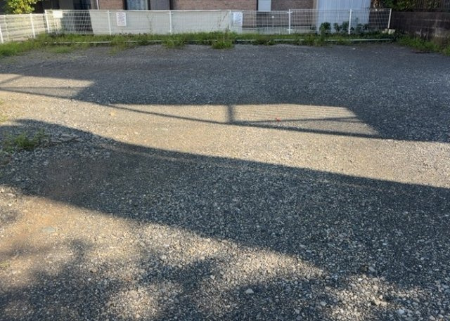 【構造・工法・仕様】 | 木造住宅とは土台、壁、柱など建築物の強度を支える構造体の材に木が使用されている構造を指します。構造体は建物の自重を支えるだけではなく風圧や水圧、積裁荷重などあらゆる衝撃に耐えるための基礎です。