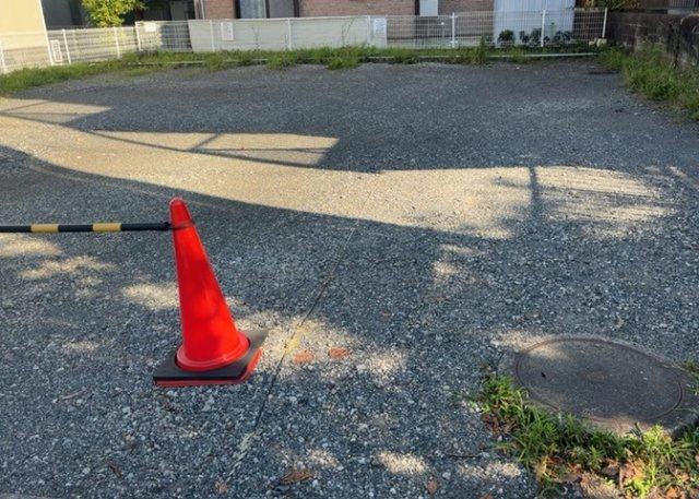 【外観】 | 物件の詳細については、現地を見てわかること以外に、役所や法務局などで調べないとわからないことがあります。そのため、現地に行く場合は、もしこの物件を買ったらどのような生活ができるかをイメージしましょう。