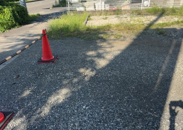 【庭】 | 庭のある家に住むことのメリットとして、子どもたちの遊び場を確保できること、ガーデニングや家庭菜園を楽しめること、明るさを確保できることがあります。また、配置を工夫することでプライバシーが確保できます。
