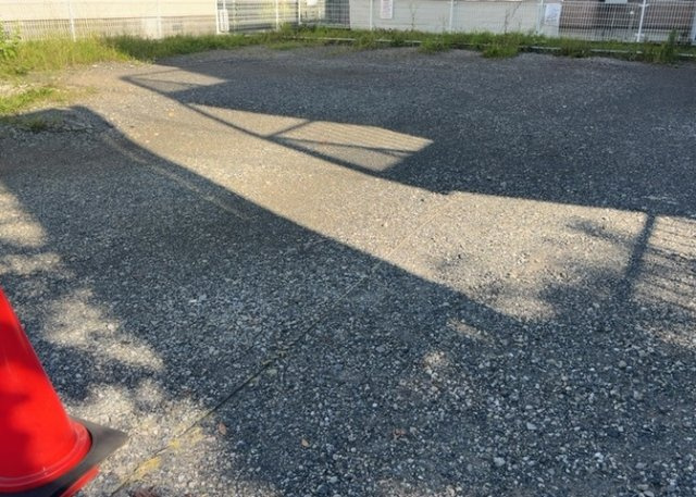 【玄関】 | 玄関は、狭すぎると複数人で使いにくく、広すぎても無駄な空間になりがちです。最低2畳を目安にして、家の広さとの兼ね合いや家族の人数を考慮して決めるとよいでしょう。現地を見学して快適な玄関を選びましょう！