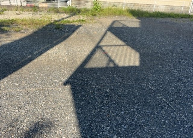 【玄関】 | 玄関ポーチにおいて最も重視すべきと言っても良いのが広さです。適切な広さの玄関ポーチでないと外見的なバランスは崩れてしまいますし、何より使いにくくなってしまいますので、現地で実際に下見をしてみましょう！