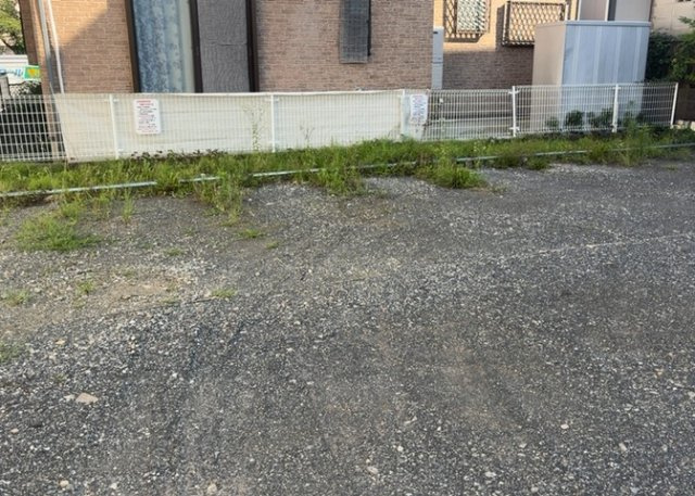 【庭】 | 庭があることでガーデニングや家庭菜園はもちろん、こどもの遊び場やペットを放して遊ぶことができます。また、家の周囲に余裕があるということです。隣地との間があれば、十分な日当たりと、風通しが確保できます。
