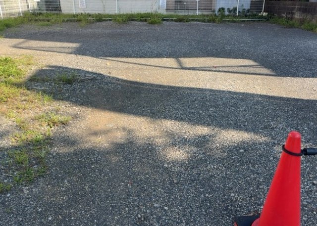 【玄関】 | 玄関は家の顔でもあり、家族以外の目にも止まる場所です。玄関は外との間を仕切る扉、靴などをしまっておく収納スペース、靴脱ぎのたたきスペース、来客とのやり取りをするドアホンなど複数のアイテムからなります。