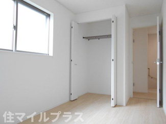 【洋室】 | 郡山市菜根3丁目新築一戸建て7棟 | 落ち着いた色調の洋室です