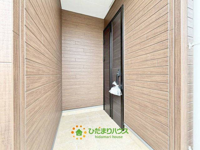 古河市諸川　中古一戸建ての玄関
