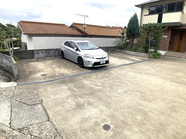 ヴェールパティオの駐車場|平面駐車場1台分無料です、2台目も相談可能