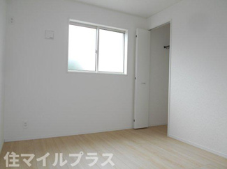 【洋室】 | 郡山市菜根3丁目新築一戸建て7棟 | 落ち着いた色調の洋室です
