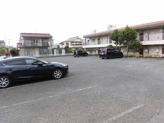 エステート昭島の駐車場