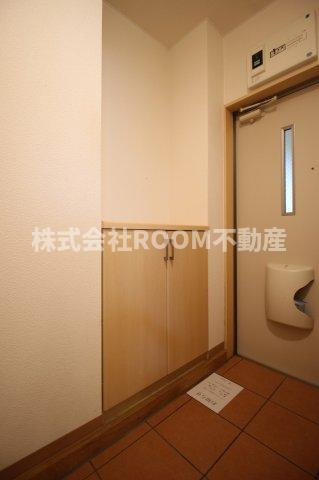 ドゥ・アンジュの玄関|収納もある玄関です