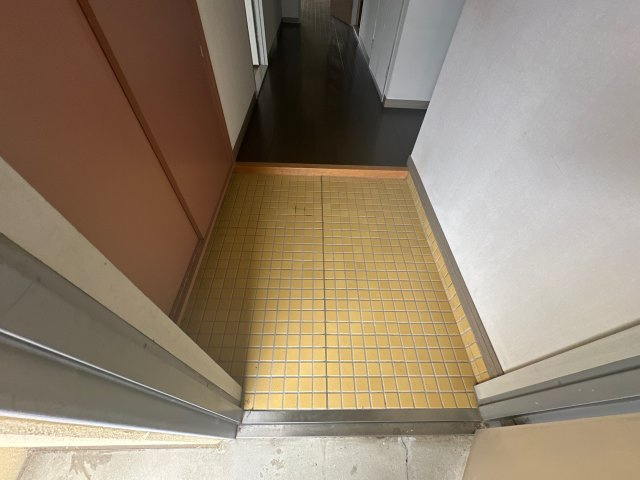 AG　MEGAたつのの玄関