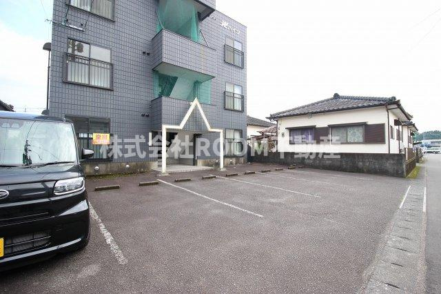 光ハイツの駐車場|駐車場に車を止められます