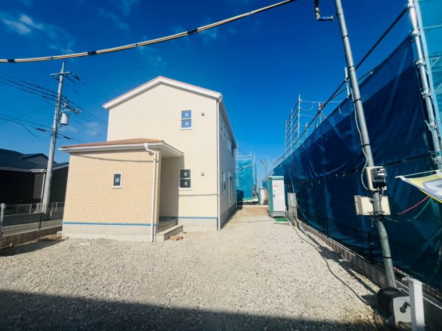 【Livele Garden】　結城郡八千代町菅谷　第２　全4邸の前面道路含む現地写真|〇２号棟〇
全居室南向き！
ストレージルーム付きの収納豊富な間取りです♪
2026年8月撮影