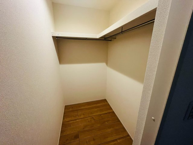 【Livele Garden】　結城郡八千代町菅谷　第２　全4邸の収納|〇２号棟　ウォークインクローゼット〇
パイプや枕棚で空間を立体的に使います。衣類の種類や使用頻度に合わせて整頓できます（＾＾）
2026年8月撮影