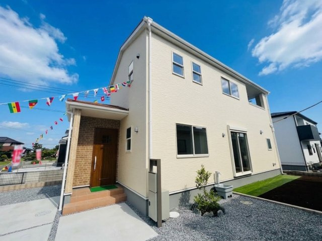 【Livele Garden】　結城郡八千代町菅谷　第２　全4邸の前面道路含む現地写真|〇２号棟　外観〇
全居室南向き！
ストレージルーム付きの収納豊富な間取りです♪
2026年8月撮影
