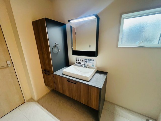 【Livele Garden】　結城郡八千代町菅谷　第２　全4邸の独立洗面台|〇２号棟　洗面化粧台〇
デザインと使いやすさを両立した、ホテルライクな洗面スペース♪
2026年8月撮影
