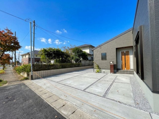 【Livele Garden】　結城郡八千代町菅谷　第２　全4邸の駐車場|カースペース並列2台駐車可！車の出し入れも楽々できます♪
2026年10月撮影