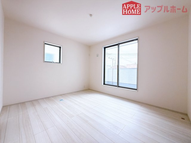 [新築住宅] 行田市棚田町 全2棟の洋室|２階居室は全室収納あり！たっぷりある収納活用でお部屋もキレイを保てます♪