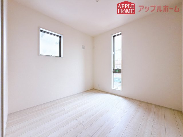 [新築住宅] 行田市棚田町 全2棟の洋室|２階居室は全室収納あり！たっぷりある収納活用でお部屋もキレイを保てます♪