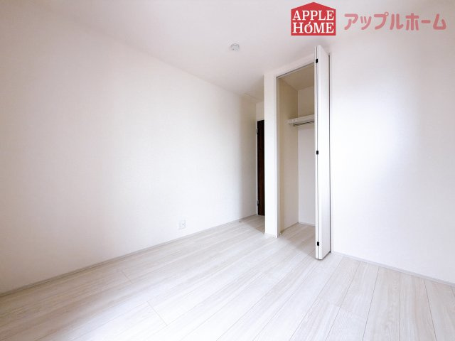 [新築住宅] 行田市棚田町 全2棟の洋室|２階居室は全室収納あり！たっぷりある収納活用でお部屋もキレイを保てます♪