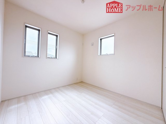 [新築住宅] 行田市棚田町 全2棟の洋室|２階居室は全室収納あり！たっぷりある収納活用でお部屋もキレイを保てます♪