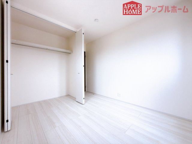 [新築住宅] 行田市棚田町 全2棟の洋室|２階居室は全室収納あり！たっぷりある収納活用でお部屋もキレイを保てます♪