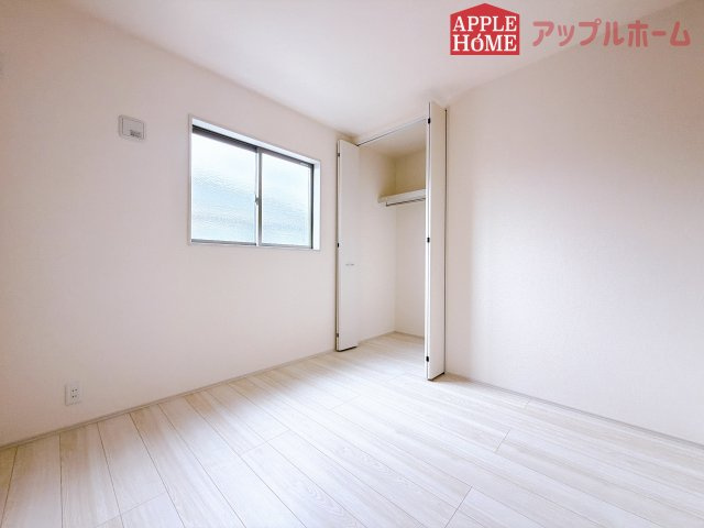 [新築住宅] 行田市棚田町 全2棟の洋室|２階居室は全室収納あり！たっぷりある収納活用でお部屋もキレイを保てます♪