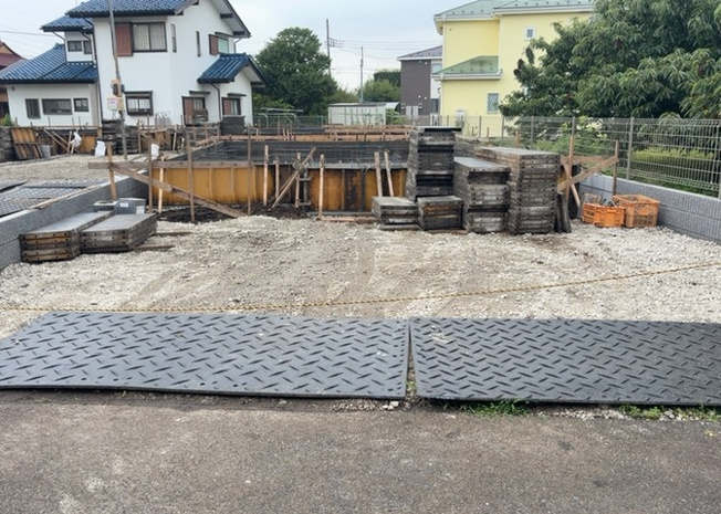【外観】 | 現在は更地となっています。現地をご見学に行く際は、道路の幅や周辺の交通量、施設などをご確認頂くことをおすすめします！ある程度イメージをつけたいという場合は、同売主の施工事例や完成パースもお見せします。